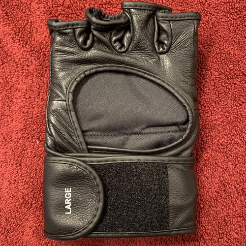 ROYCE GRACIE *SIGNED* Official UFC FIGHT GLOVE MMA Autograph HOF Pride Legend - Picture 3 of 3