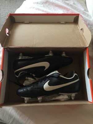 Nike Tiempo Ronaldinho HG こちらの空箱とカード Nike Tiempo Ronaldinho HG こちらの空箱とカード - メルカリ