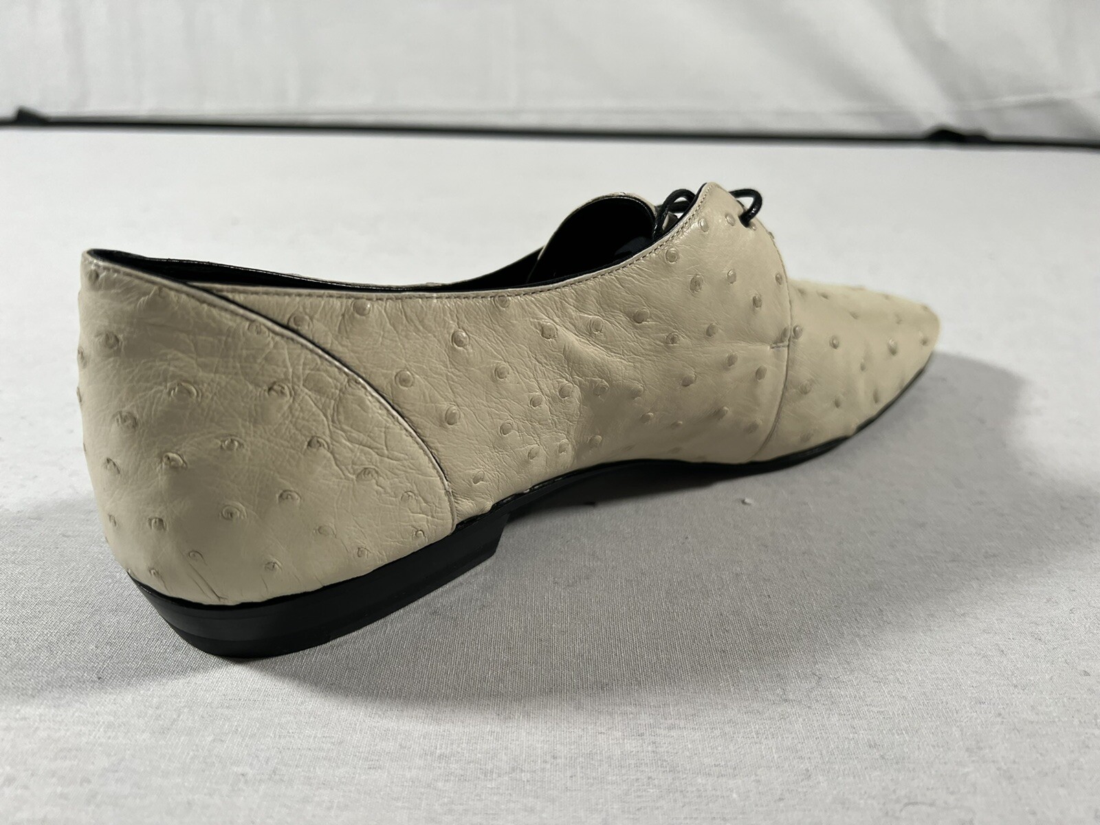 Scarpe Saint Laurent in pelle di struzzo avorio da 2.000 dollari taglia US 9 Made in Italy