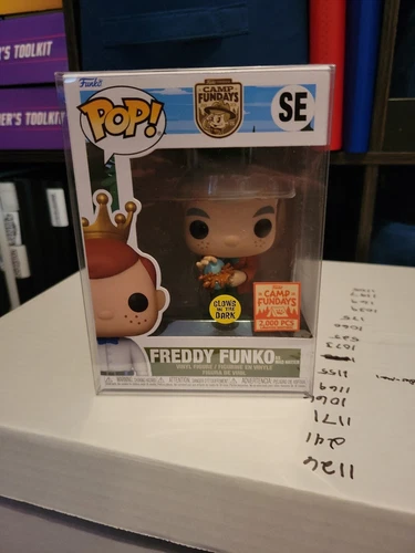 FUNKO POP CAMP FUNDAYS FREDDY FUNKO AS MAD HATTER SE 2000PCS GITD + PROTECTOR