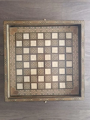 JEU D ECHECS PLATEAU BOIS 39CMS/39CMS PIECES METAL - Photo 1/4