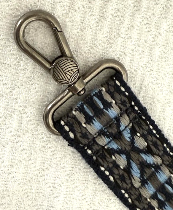 Correa tejida vintage para cámara o bolso 49" longitud total azul gris patrón con Gunmetal Foto 2 de 4