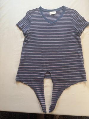 Women s Universal Thread Pullover V Neck Striped T- Shirt W/Tie Bottom Size XS