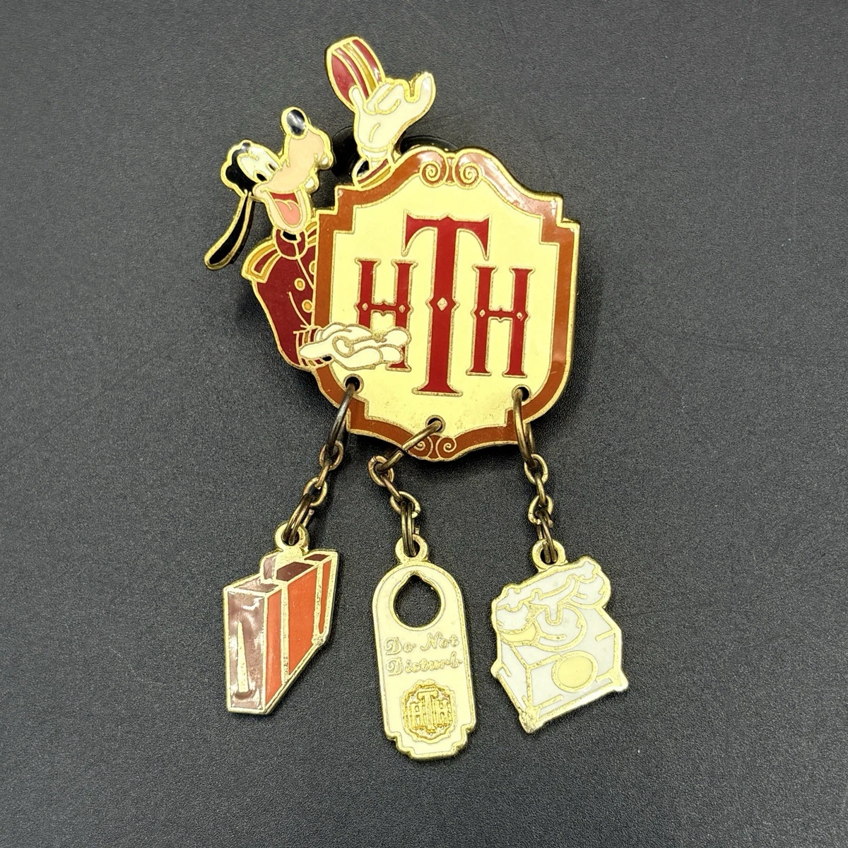 2004 Contemporary Disney Pins, Patches & Buttons (1968-Now) for