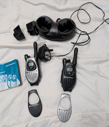 Motorola Talk about T5022 Walkie Talkies with charger, batteries and covers - Zdjęcie 2 z 4