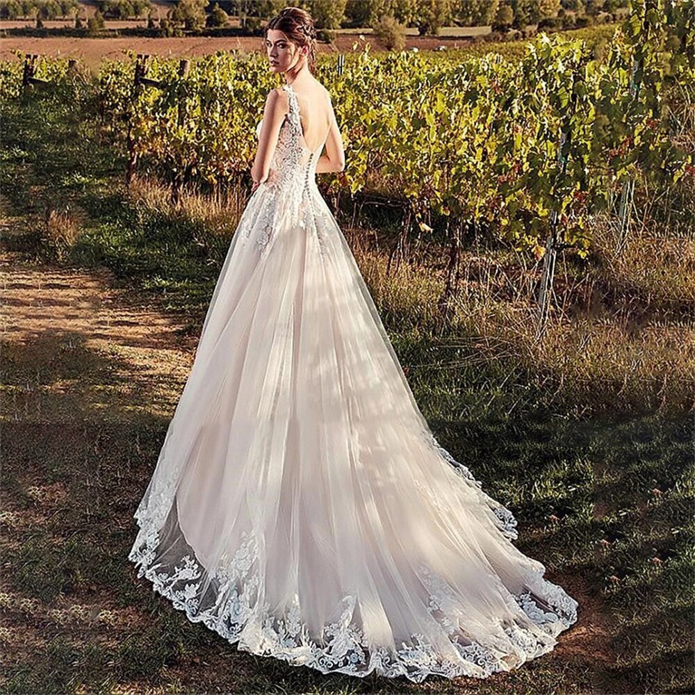 Elegant A-line V-Neck Wedding Dresses Lace Appliques Floor Length Backless  Gowns | eBay