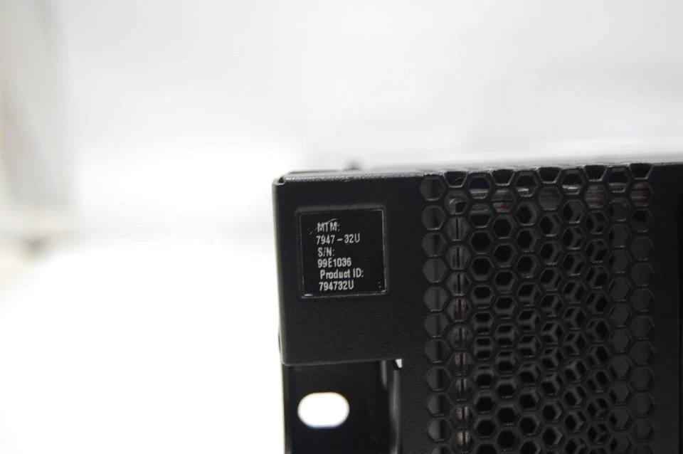 IBM 794732U Server Xeon E5520 @ 2.26 GHz / Xeon E5530 @ 2.4 GHz 78 GB RAM 7x HDD - Image 4 of 4