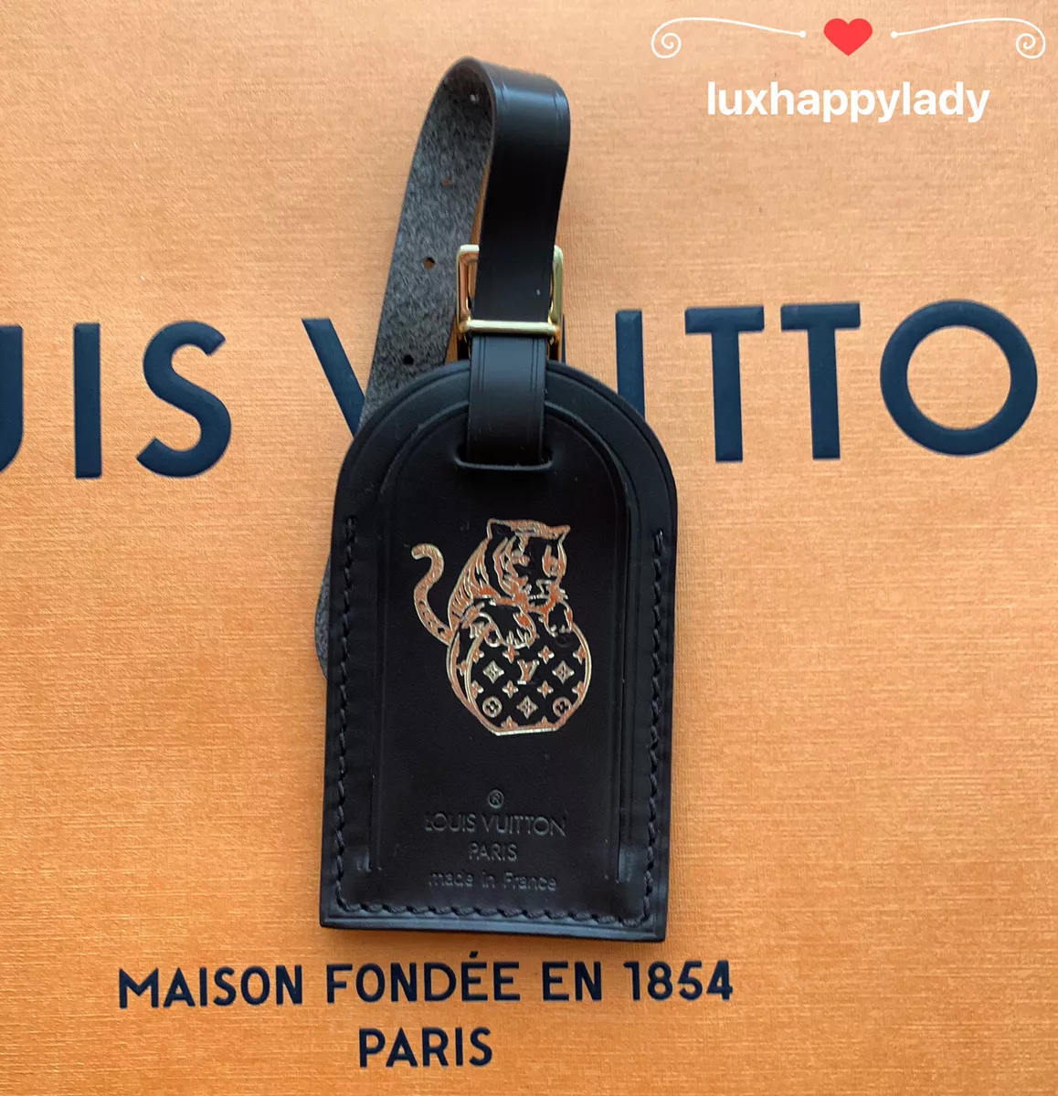 🔥NEW LOUIS VUITTON Zodiac Tiger Damier Ebene Gold Large Travel Luggage  Tag❤️