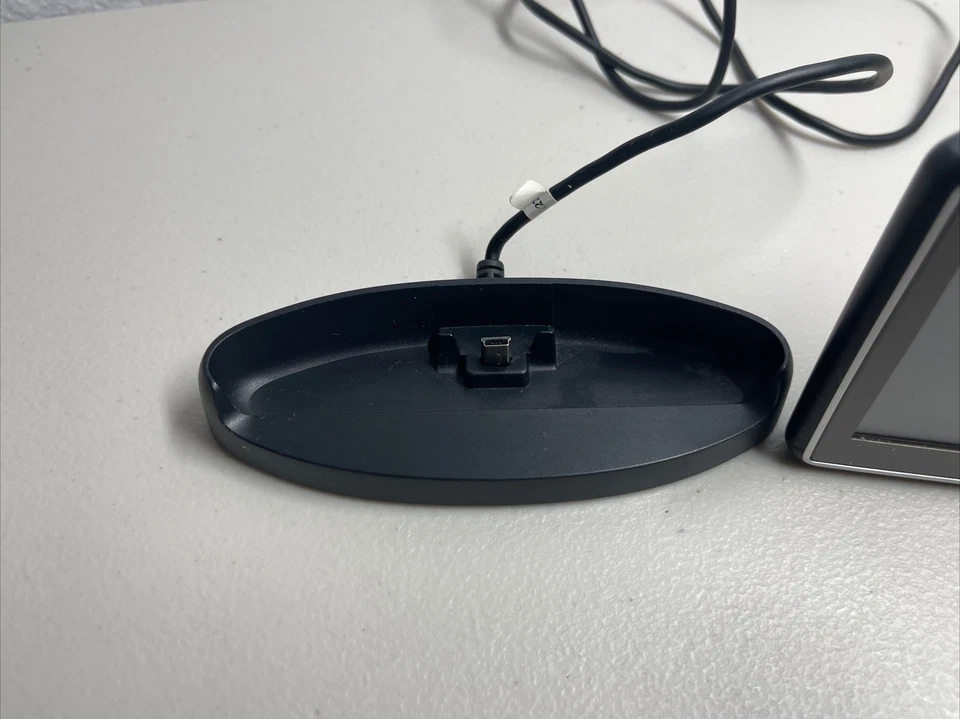 TomTom Go 720 **4.3 Inch Widescreen Touch Screen Bluetooth Portable GPS  - Image 2 of 4