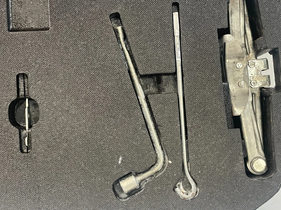 Infiniti G25 G37 2007-2013 sedán maletero maletero maletero kit caja herramientas # 91327 Foto 4 de 4