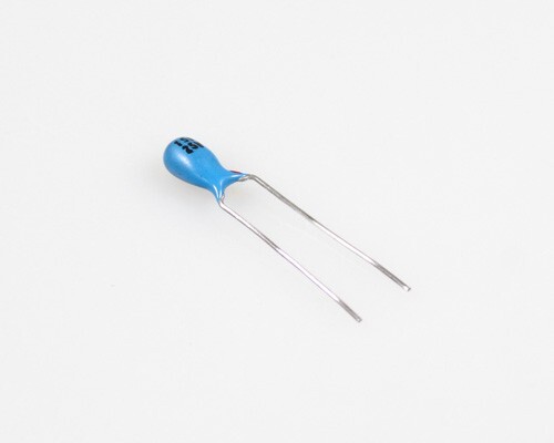 LOT X3: CONDENSATEUR chimique 680µF 680uF 40v CO33 18mm L35mm SLCE ou Sic-Safco EUR 7,50 - FR