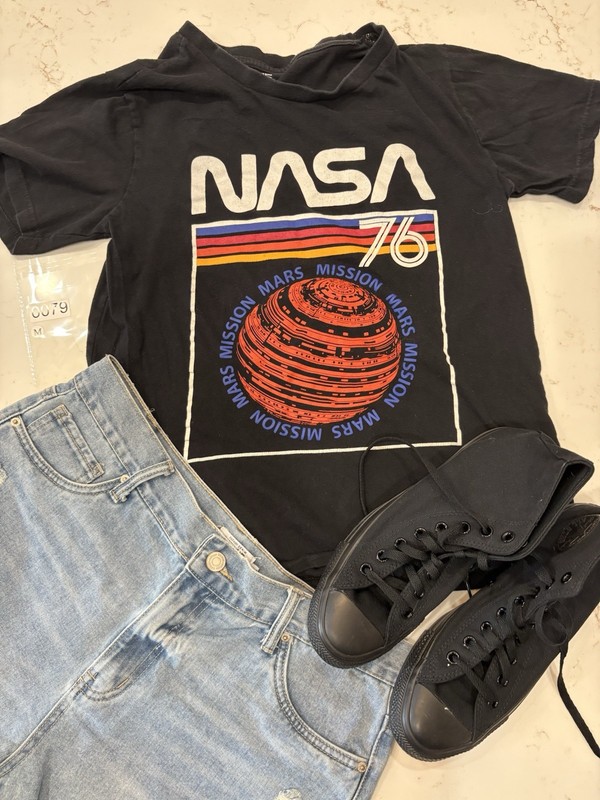 NASA Short Sleeve Tee Shirts  Black Mars Mission ‘76 Astronaut Size Medium