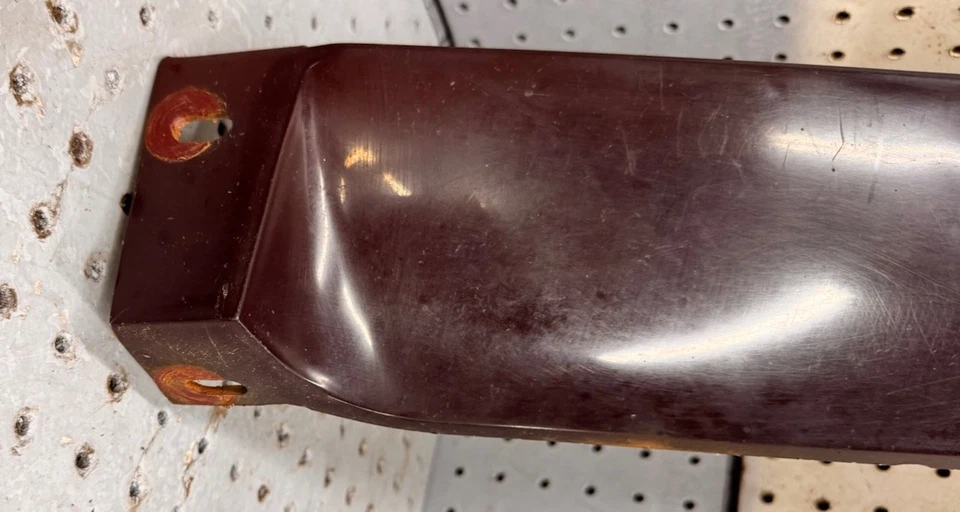 1973 Pontiac Grand Prix para-choque traseiro passe destro válvula inferior acabamento moldura - Imagem 3 de 4