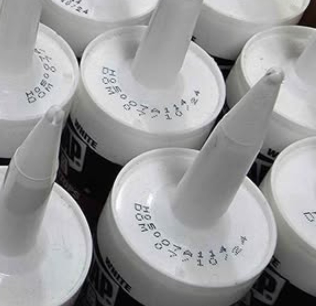 DAP 100% Silicone White Kitchen & Bath LOT of 27 & Caulk Gun NEW