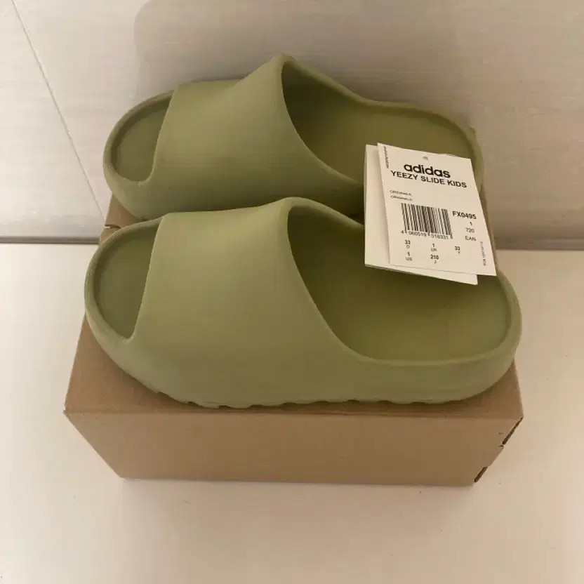 Kids Adidas Yeezy Slide Resin - Size 210, Complete with Box & Tag