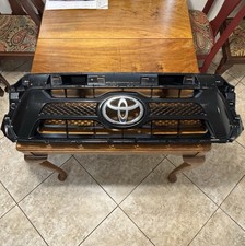 Used Oem 2012-2015 Tacoma Grille Only Grille No The Chrome Trim Used Oem 2012-2015 Tacoma Grille Only Grille No The Chrome Trim