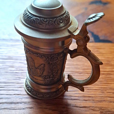 Minizinnkrug/Humpen mit Deckel & Henkel, Tierrelief Hirsch und Hahn, silber