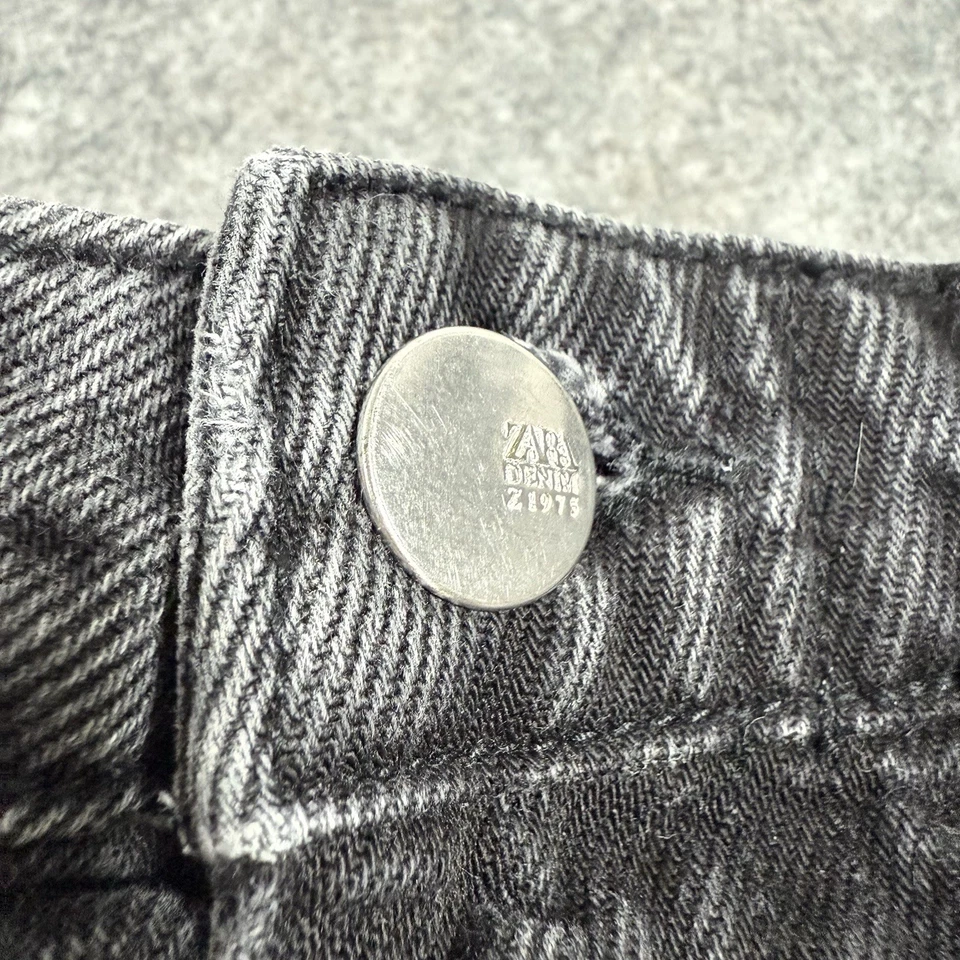 Pantalones Cortos Zara Cintura Alta Corte Flecos Para Mujer Talla 4 (Cintura 27 pulgadas) Negros Denim Foto 2 de 4