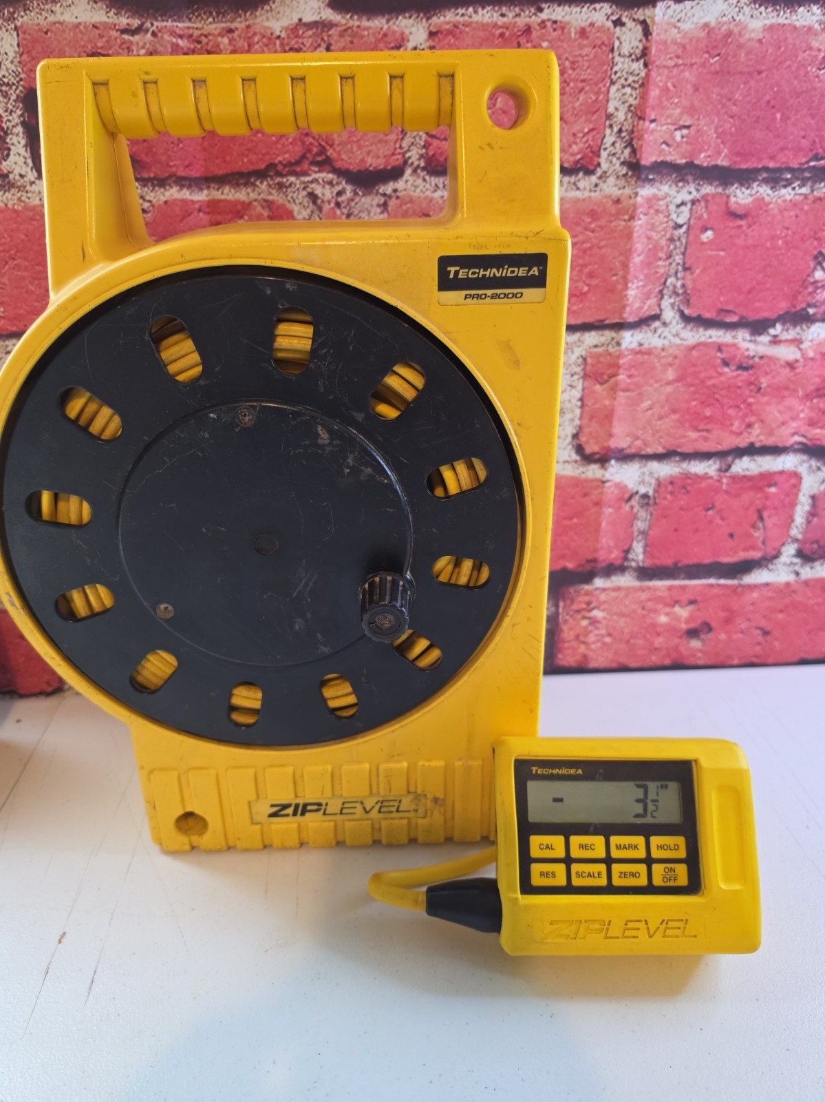 Ziplevel ZLP PRO-2000B High Precision Altimeter Missing Unipod And Stakes. READ