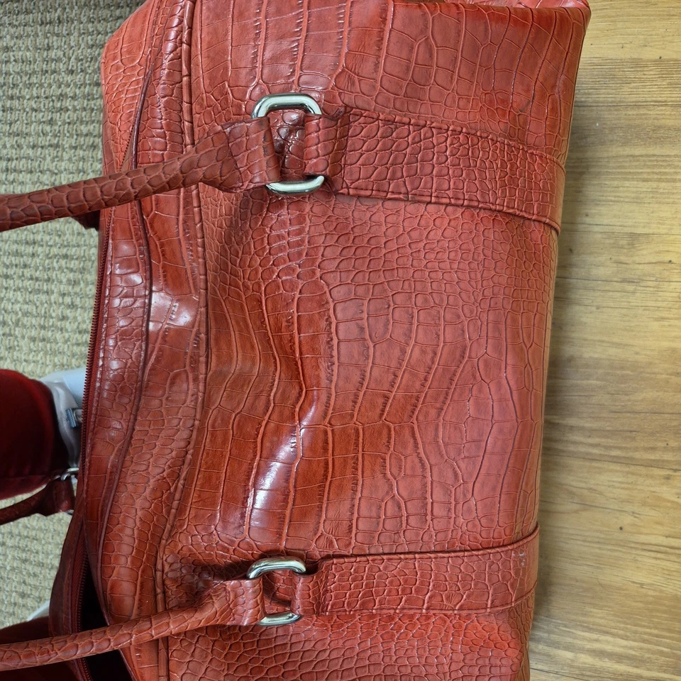 Bolso de Lona Vintage Bath And Body Works Bolso de Noche Rojo Imitación Cuero Caimán Foto 3 de 3