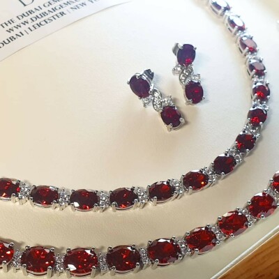 Weißgold-Finish roter Rubin und kreierte Diamanten Halskette Armband Ohrringe GESCHENK 