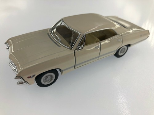 5" Kinsmart Chevy 1967 Chevrolet Impala Diecast Model Toy Car 1:43 Cream - Picture 1 of 2