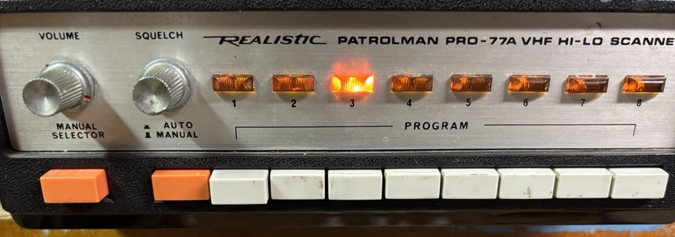 Escáner policial vintage realista. Radio Foto 3 de 3