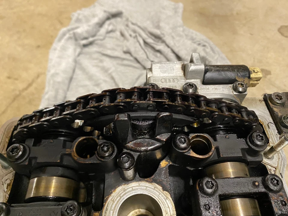 Volkswagen Passat B5 1998 gasolina 92kW motor culata 058103373D ADR Foto 3 de 4