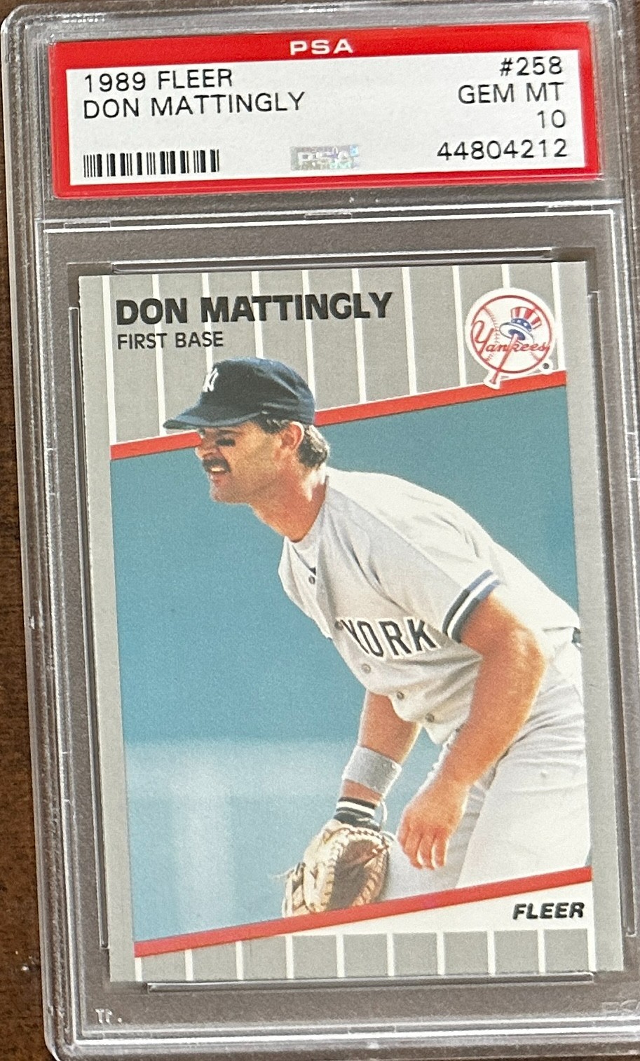 1989 Fleer #258 DON MATTINGLY  YANKEES Graded PSA 10 Gem Mint!