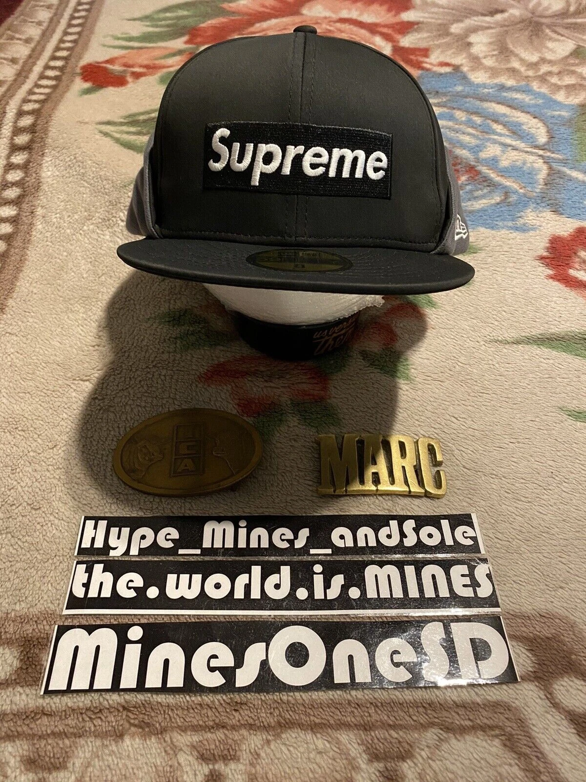 Logo boîte à oreillettes Supreme WINDSTOPPER New Era   Noir neuf avec étiquette (taille 8)
