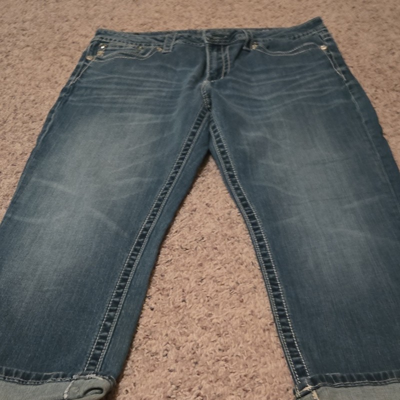 Miss Me Women’s Blue Medium Wash Denim Capri Jeans Cuffed Embroidered Studded