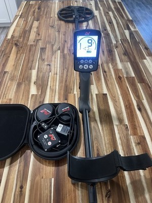 Minelab Equinox 800 / EQX11 Waterproof Metal Detector With Headphones