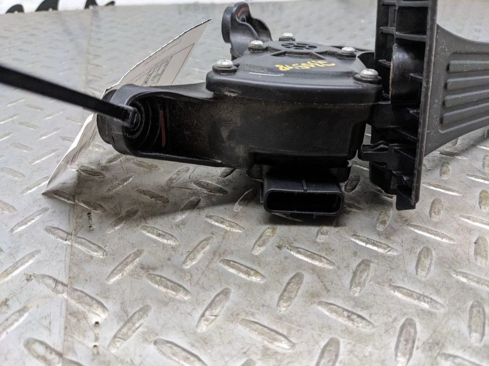 KIA OPTIMA 2011 2012 2013 2014 2015 PEDAL ACELERACIÓN GASOLINA 1151473 Foto 3 de 4