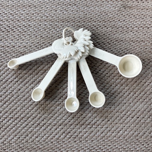Paula Deen Rooster Chicken Measuring Spoons Plastic Nesting Set of 5 Vintage