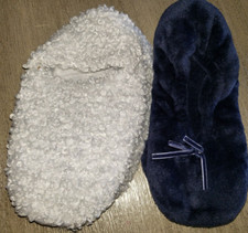 womens MEDIUM GRAY 'WOOLY LOOKING' SLIPPER SOCKS NEW NWOT dark blue 2 pair soft