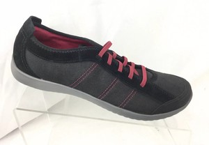 black and red clarks