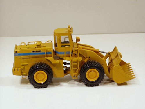Dresser 560B Loader - 1/50 - Conrad #2420 - Damaged - Picture 3 of 6