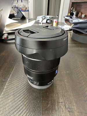 Sony Zeiss Vario-Tessar T 16-35mm f/4 FE ZA OSS Lens With 2 Filters