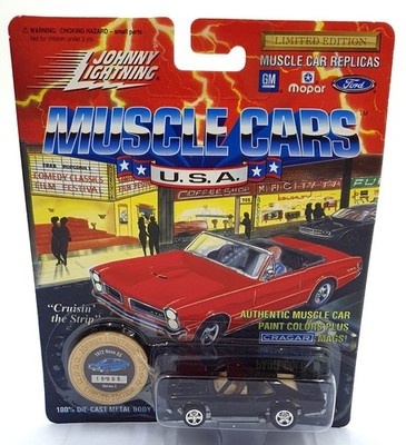 Johnny Lightning 1/64 Scale 200-120 - Muscle Cars 1972 Chevrolet Nova SS - Black