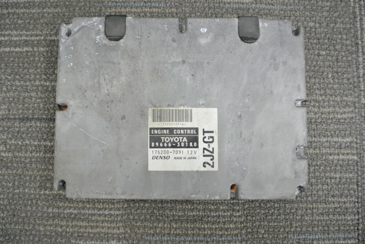 ぐて  Toyota Land cruiser 2000-2002 KZJ95 Engine Computer 1KZTE 89666