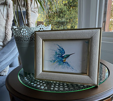 Velvet and champagne gold frame with picture