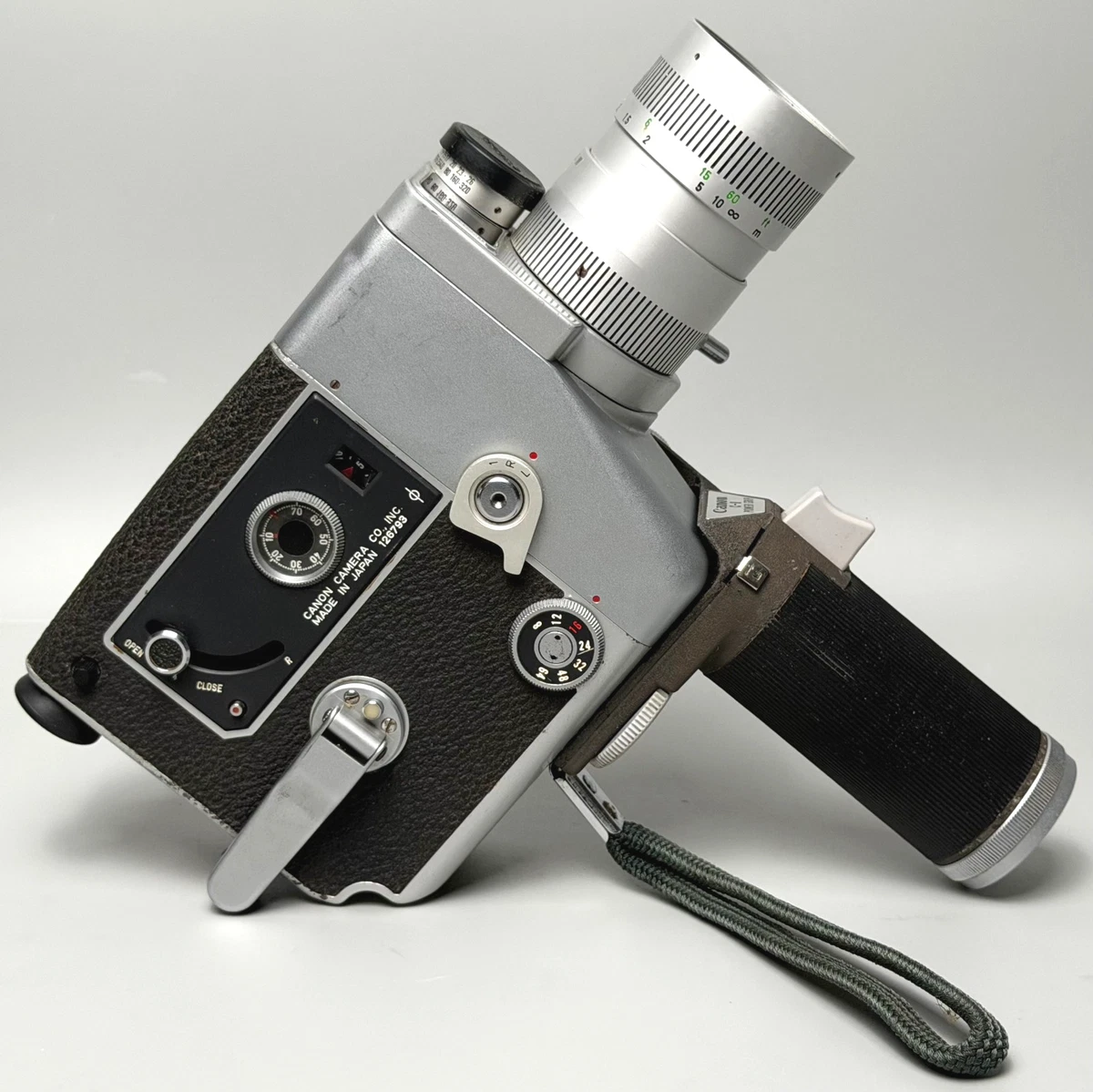 A la venta videocámara vintage Canon E08 de 8mm. cuenta con cargador y pila original