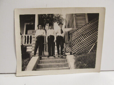 1910'S VINTAGE FOUND PHOTOGRAPH OLD PHOTO B&W DAPPER MEN HATS GAY INTEREST PIC