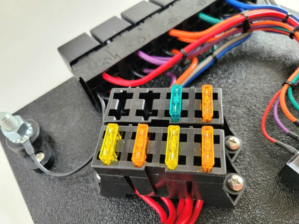 Placa de panel de fusibles/relé para auto de carreras 6 circuitos cableado codificado por colores hecho en EE. UU. Foto 4 de 4