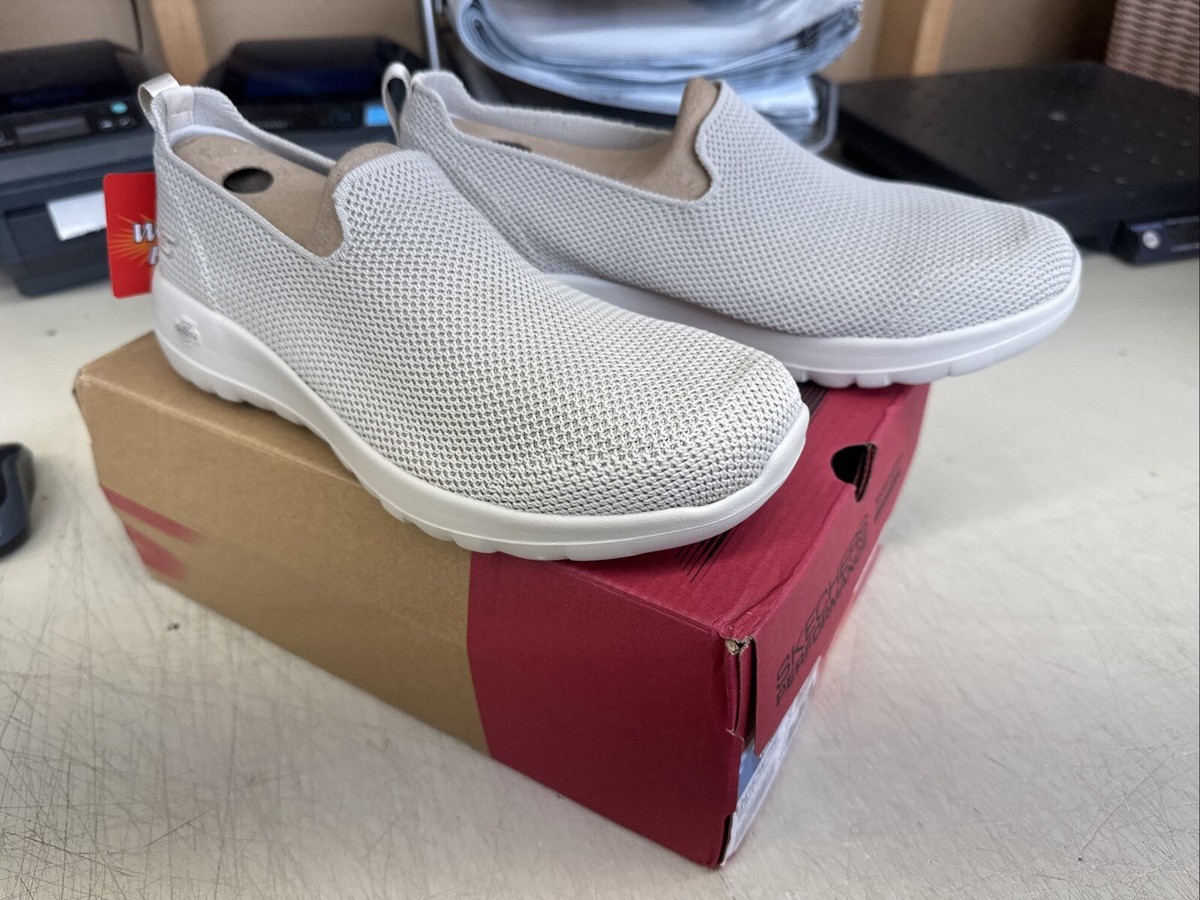 シューズ(女性用) Incredible Disney Women's Skechers Go 124187 Go Walk Joy Slip-On Shoes | Shoe
