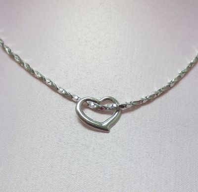 20 INCH 14KT WHITE GOLD EP 2mm SPARKLING TWISTED COBRA CHAIN w/FLOATING HEART