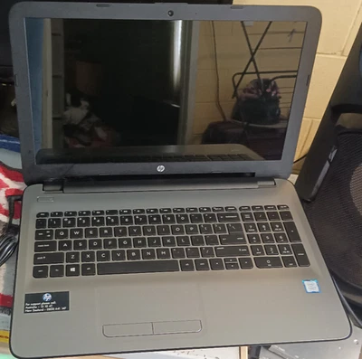 HP PAVILLION INTEL (GEN 7) i5-7200U 2.5Ghz 15.6" 12GB RAM 1TB HDD WINDOWS 10 PRO - image 1 of 4