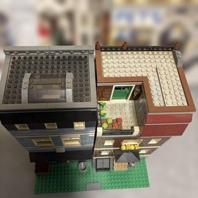 LEGO 10218 Pet Shop Modular Buildings 2011 Creator Expert w/ Box Manual As-Is
