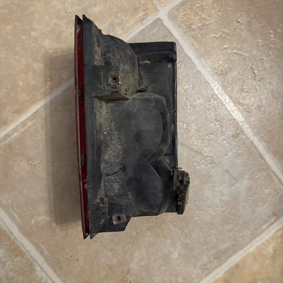 Lanterna traseira de passageiro Jeep Comanche 1986 - 1992 - Imagem 3 de 4