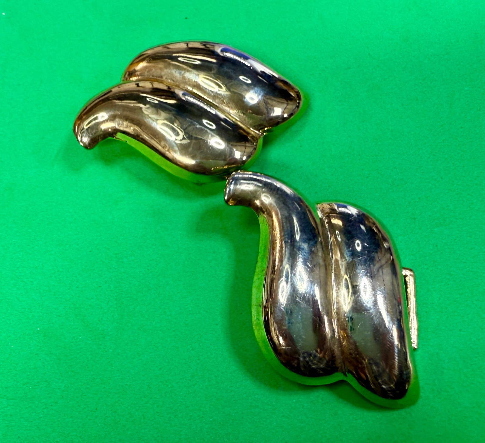 Abstract Swirl Curled Interlocking Two Piece Vint… - image 20